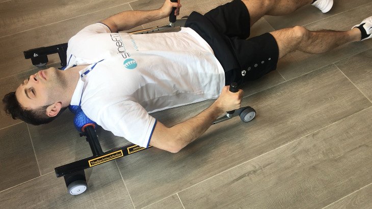 The BackNeckRoller – Selbstbehandlung am Boden